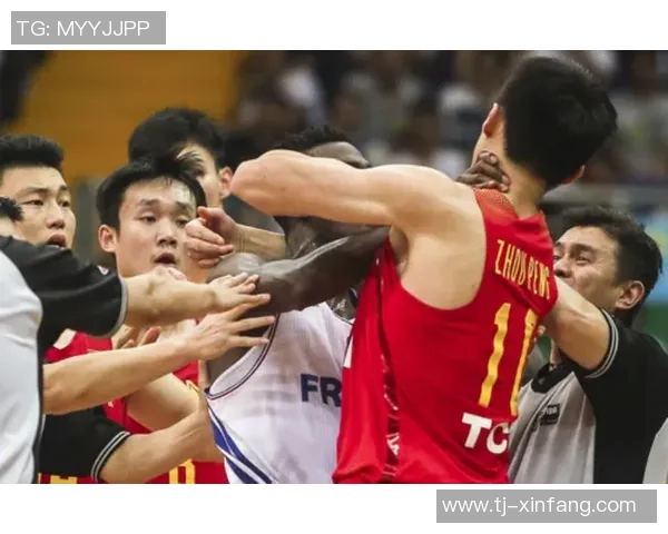 中国男篮与巴西队激烈冲突引发群殴赛场混乱球迷反响热烈 中国男篮与巴西队激烈冲突引发群殴赛场混乱球迷反响热烈