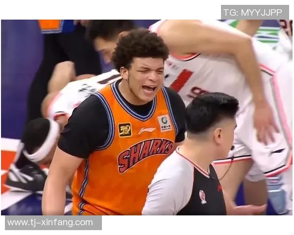 篮球明星与足球明星的激烈对抗与互怼引发的热议与争论